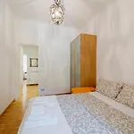 Guesthost - Seaside Roomy *