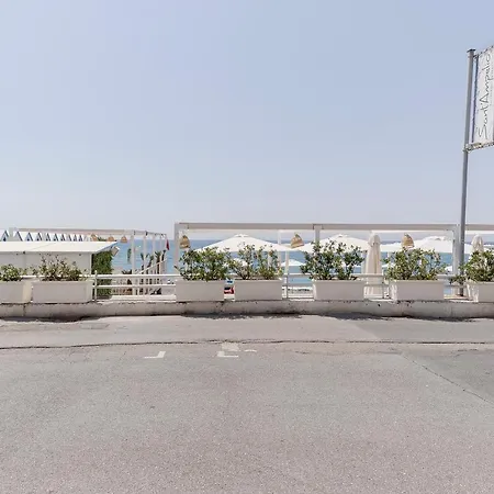Apartament Guesthost - Seaside Roomy Bordighera