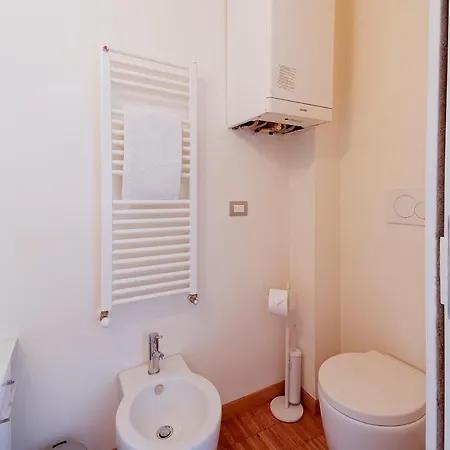 Guesthost - Seaside Roomy Apartment Bordighera